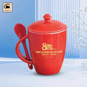 Cốc Sứ Đỏ Có Nắp Kèm Thìa