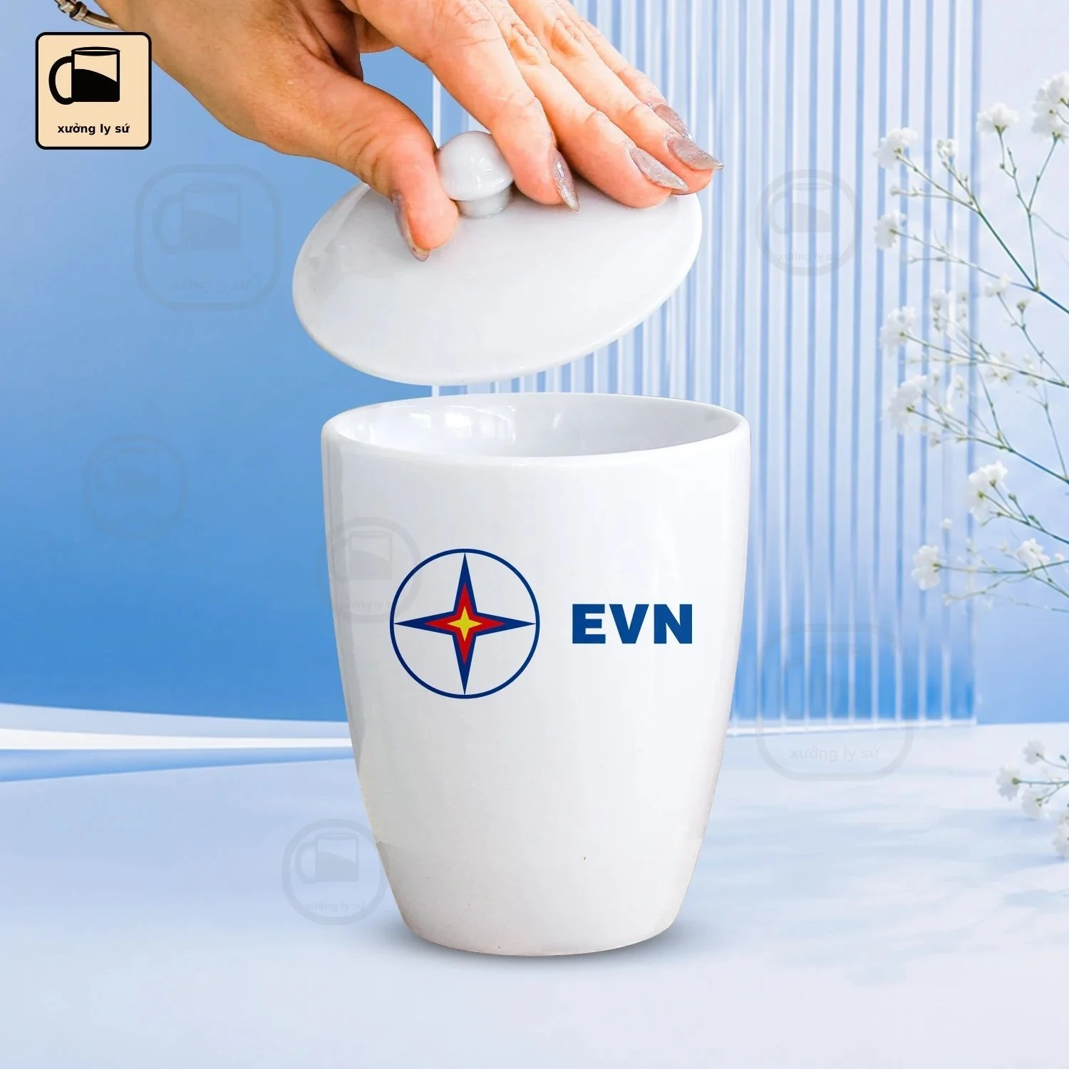 Cốc Sứ Trắng Dáng Vát Có Nắp Cốc Sứ Trắng Dáng Vát Có Nắp