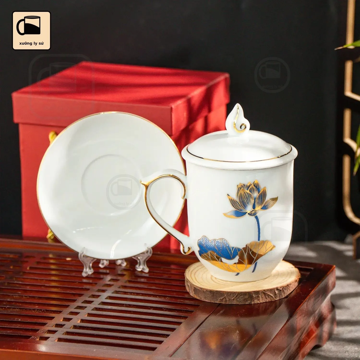 Ly Sứ Nắp Lửa Hoa Sen Kẻ Vàng