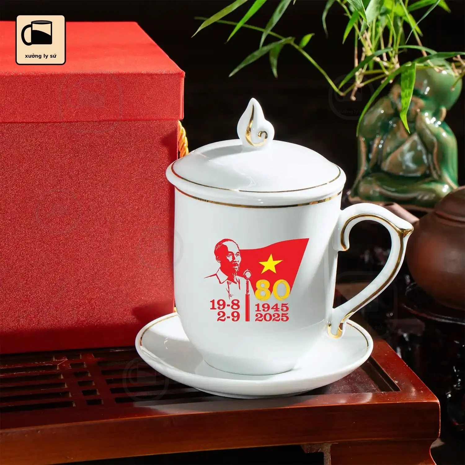 Ly Sứ Nắp Lửa Sen Nước Kẻ Chỉ Vàng Ly Sứ Nắp Lửa Sen Nước Kẻ Chỉ Vàng